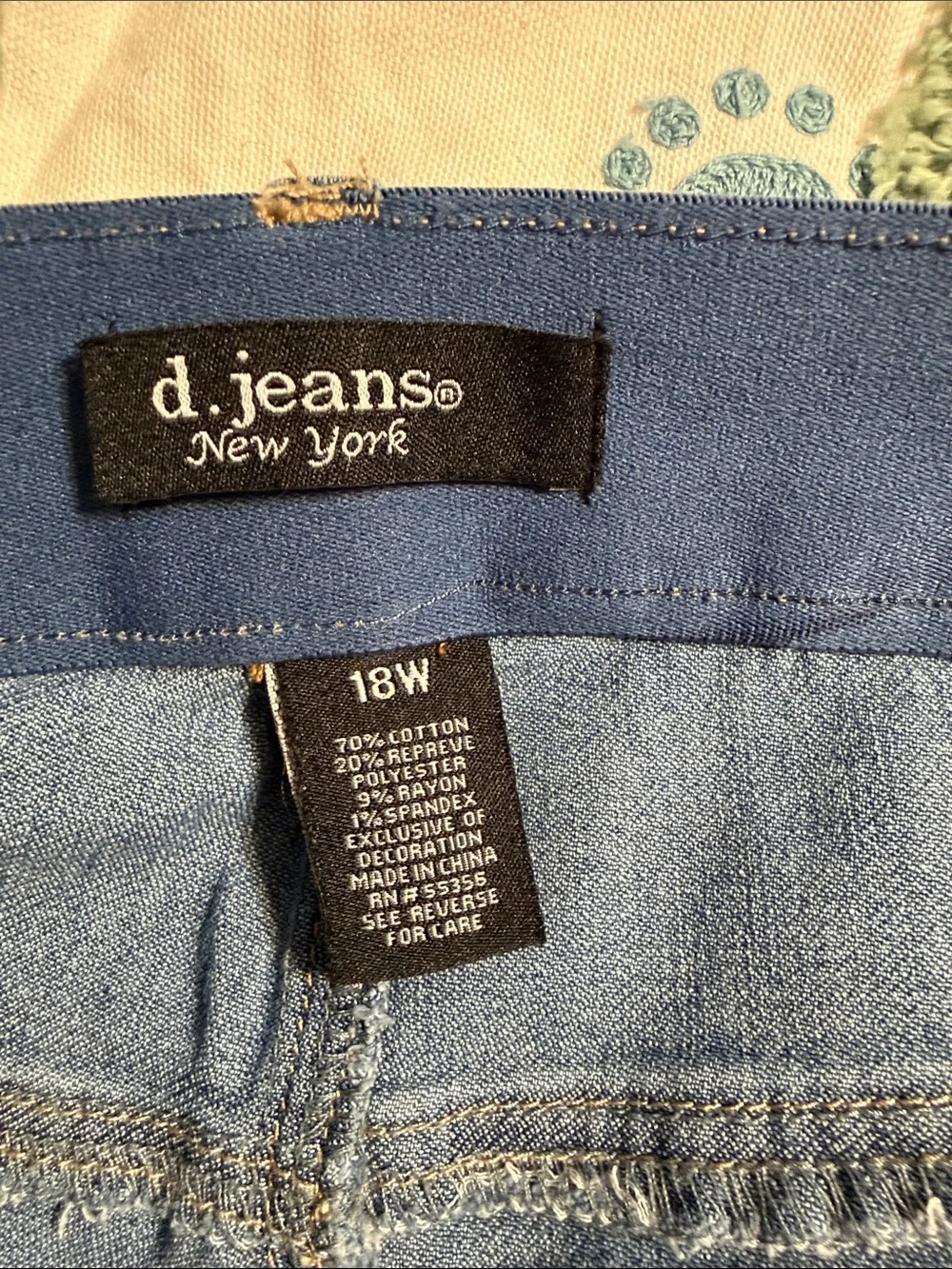 d. jeans Women’s Boyfriend Jeans - Medium Blue Wash